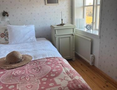 Single Room with Shared Shower and Toilet