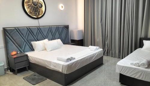 Deluxe Family Room
