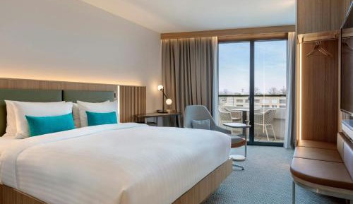 Deluxe King Room with City View