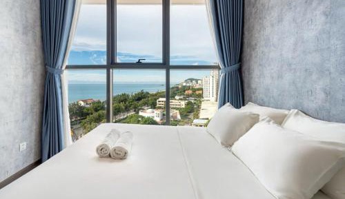 Two-Bedroom Apartment with Balcony and Sea View