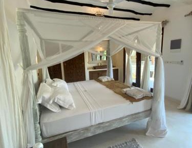 Queen Room with Pool View