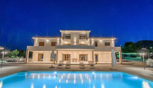 Apartment with Pool View 