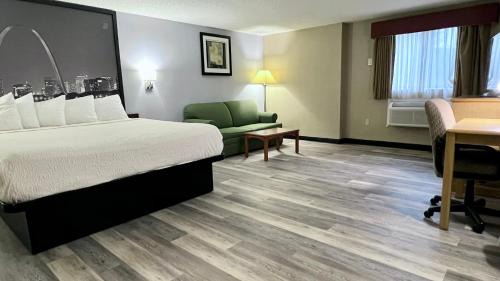 Upgraded King Suite - Non-Smoking