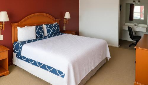 Deluxe Queen Room