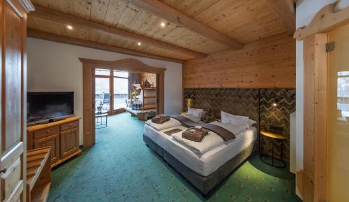 Deluxe King Suite