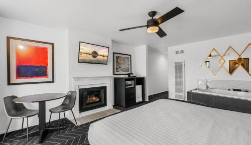 1 King Bed Hot Tub And Fireplace Non Smoking