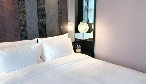 Deluxe Double Room (2 Adults + 1 Child)