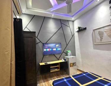 Deluxe Studio