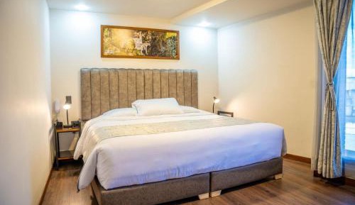 Deluxe King Room