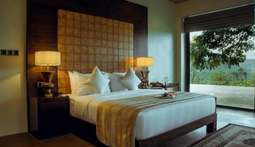 Deluxe Double Room with complimentary High Tea, Room Upgrade based on availability, Specialty Dining Experience, Guided Tea Bush Walk and Tea Factory Visit