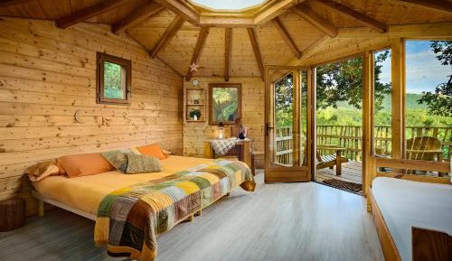 Suite with Mountain View