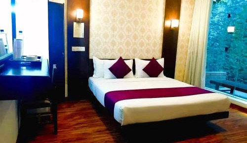 Deluxe Double Room (2 Adults + 1 Child)