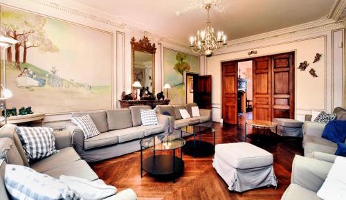 Ten-Bedroom Holiday Home