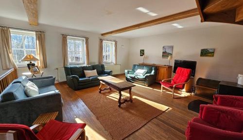 Seven-Bedroom Holiday Home