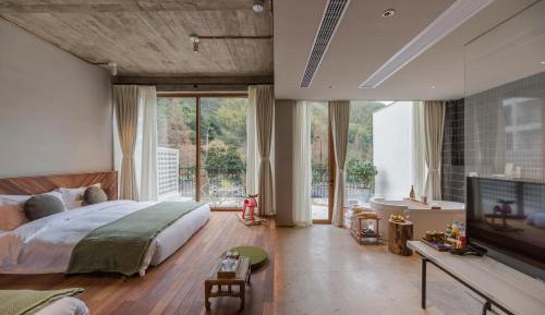Family Room with Mountain View