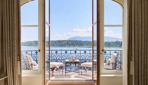 Suite with Lake View