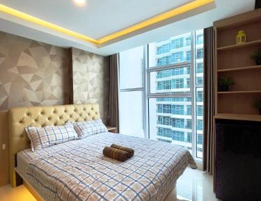Studio Apartment with Balcony