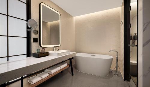 Deluxe King Room with Bay View
