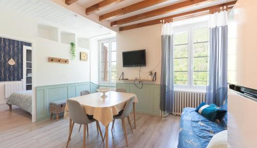 Superior One-Bedroom Apartment