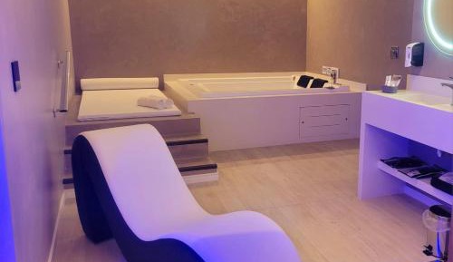 King Suite with Spa Bath