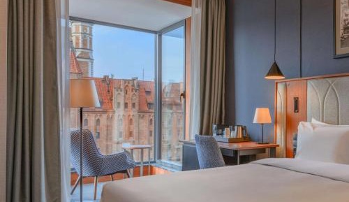 Superior Room with Bay Window River View and Spa Access
