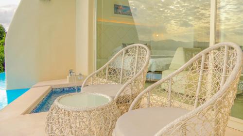 Villa with Sea View and Open-Air Bath