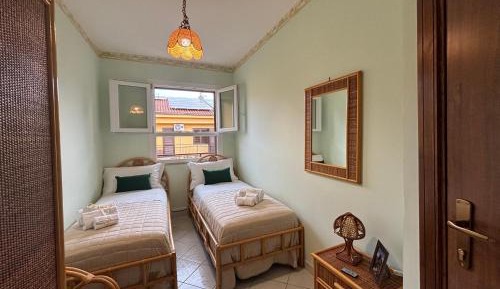 Twin Room with Private External Bathroom