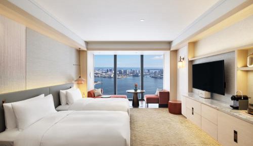 Fairmont King Room with Bay View - High Floor