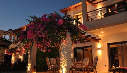 Villa with Garden View