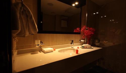 Deluxe Double or Twin Room with Abu Nawas Street