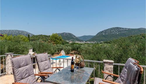 One-Bedroom Holiday Home