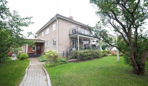 Three-Bedroom Apartment - High Floor