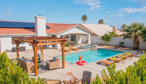 Three-Bedroom Holiday Home 