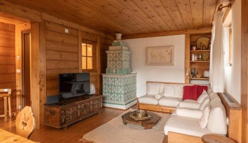 Three-Bedroom Apartment with Mountain View