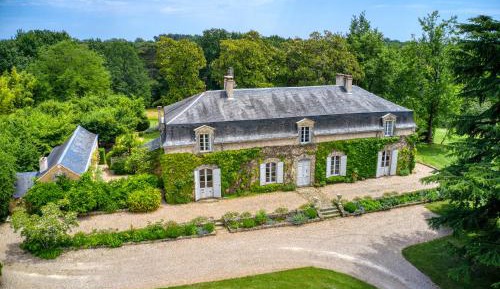 Seven-Bedroom House