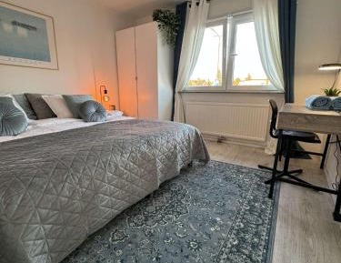 Classic One-Bedroom Apartment with King Bed