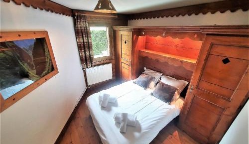 Two-Bedroom Apartment with Mountain View