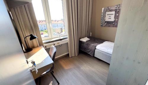 Single Room with Shared Bathroom