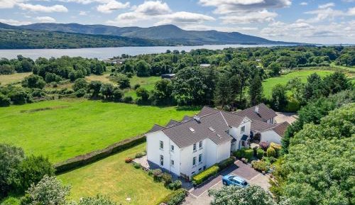 Five-Bedroom Holiday Home