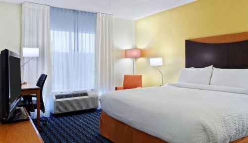 King Room with Adapted Tub - Mobility and Hearing Accessible