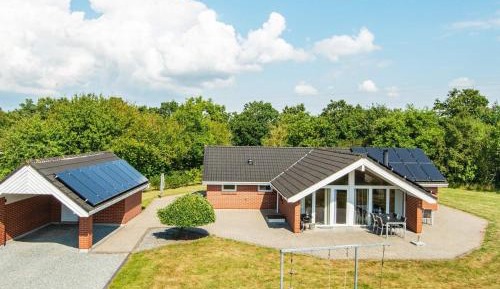 Four-Bedroom Holiday Home