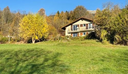 Apartment with Mountain View