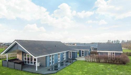 Three-Bedroom Holiday Home 