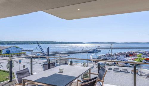 Apartment with Lake View