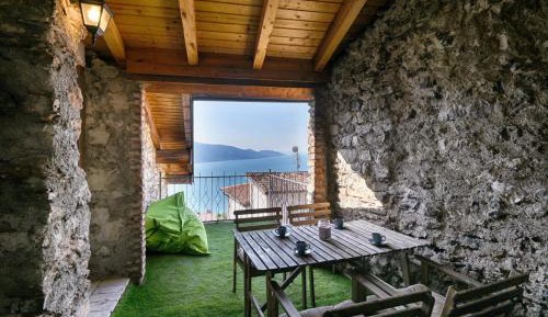 Apartment with Lake View
