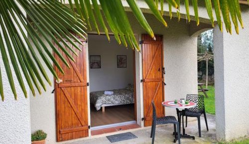 One-Bedroom Apartment with Garden