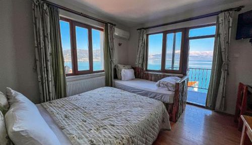 Double or Twin Room with Lake View