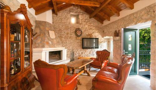 Three-Bedroom Holiday Home 