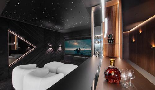Luxury Penthouse with Private SPA & Cinema with Game Zone