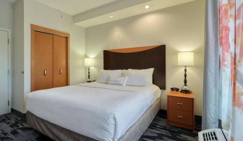 1 Bedroom 2 room Suite, 1 King, Sofa bed